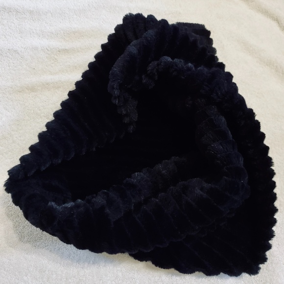 Ann Taylor infinity Faux Fur Scarf - Picture 5 of 10